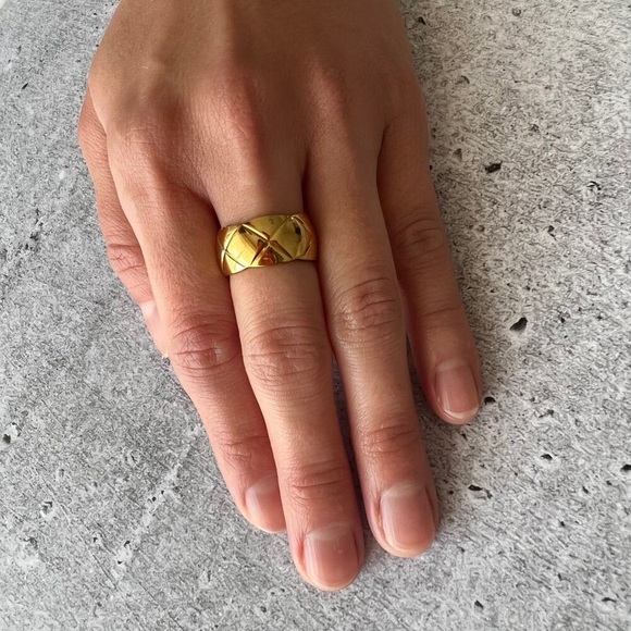 18K GOLD PLATED THICK RING - Picture 4 of 4